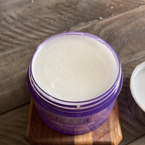 Clinique Take The Day Off Cleansing Balm 6.7 OZ. - Picture 4 of 5